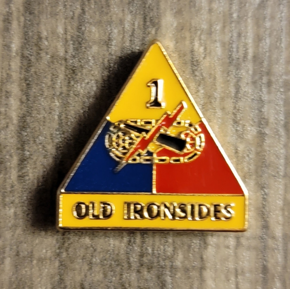US Army 1st Armored Division Metal Screw Back Emblem